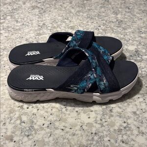 Skechers Goga Max Slide Sandals, Sz 8